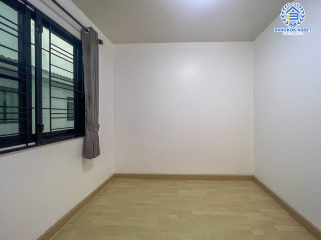 *****ทาวน์เฮ้าส์มือสองย่านกรุงเทพมหานคร ม.เดอะคอนเนค31 ดอนเมือง-เทิดราชัน เนื้อที่มากถึง 21 ตร.ว. ฟังก์ชัน 3 ห้องนอน 2 ห้องน้ำ 2 ที่จอดรถ บ้านใหม่ ทำเลน่าอยู่ ใกล้สนามบินดอนเมือง, รถไฟฟ้าสายสีแดง "สถานีดอนเมือง" และทางด่วน "อุตรภิมุข" ในราคาสุดคุ้ม!